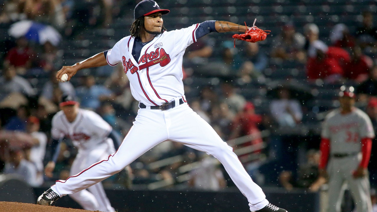 Santana improves Twins' starting rotation, gives team options